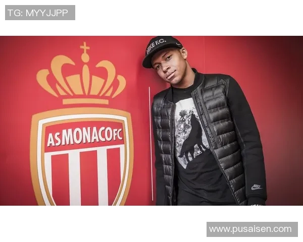 足球明星与儿子温馨瞬间壁纸分享展现亲子情深与运动魅力