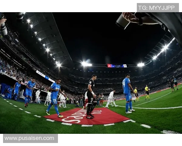 西班牙九号足球明星的辉煌历程与传奇故事揭秘